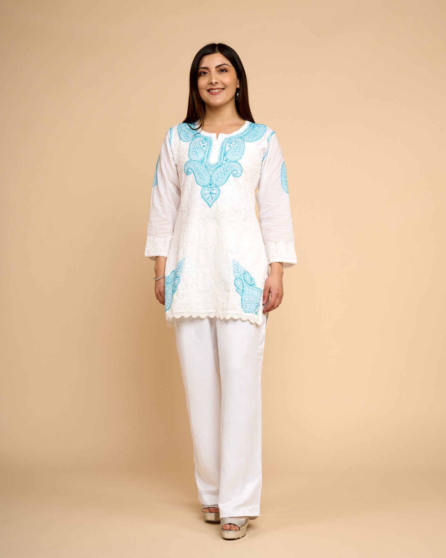 Blusas - Mangas Completas en Algodón Bordado