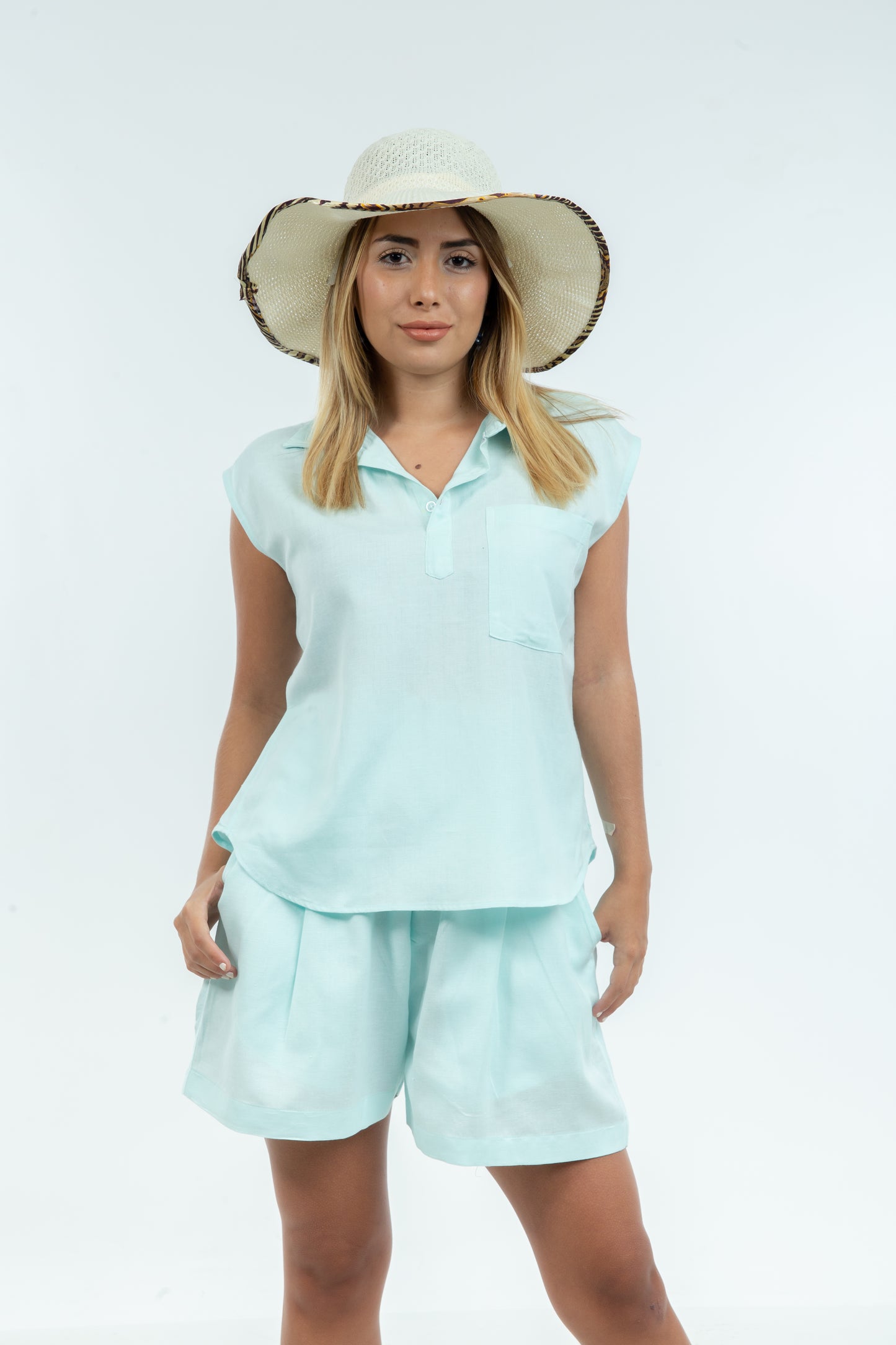 Cord-set de Top sin Mangas con Cuello y Shorts - Estilo Versátil para la Oficina y los Días Casuales