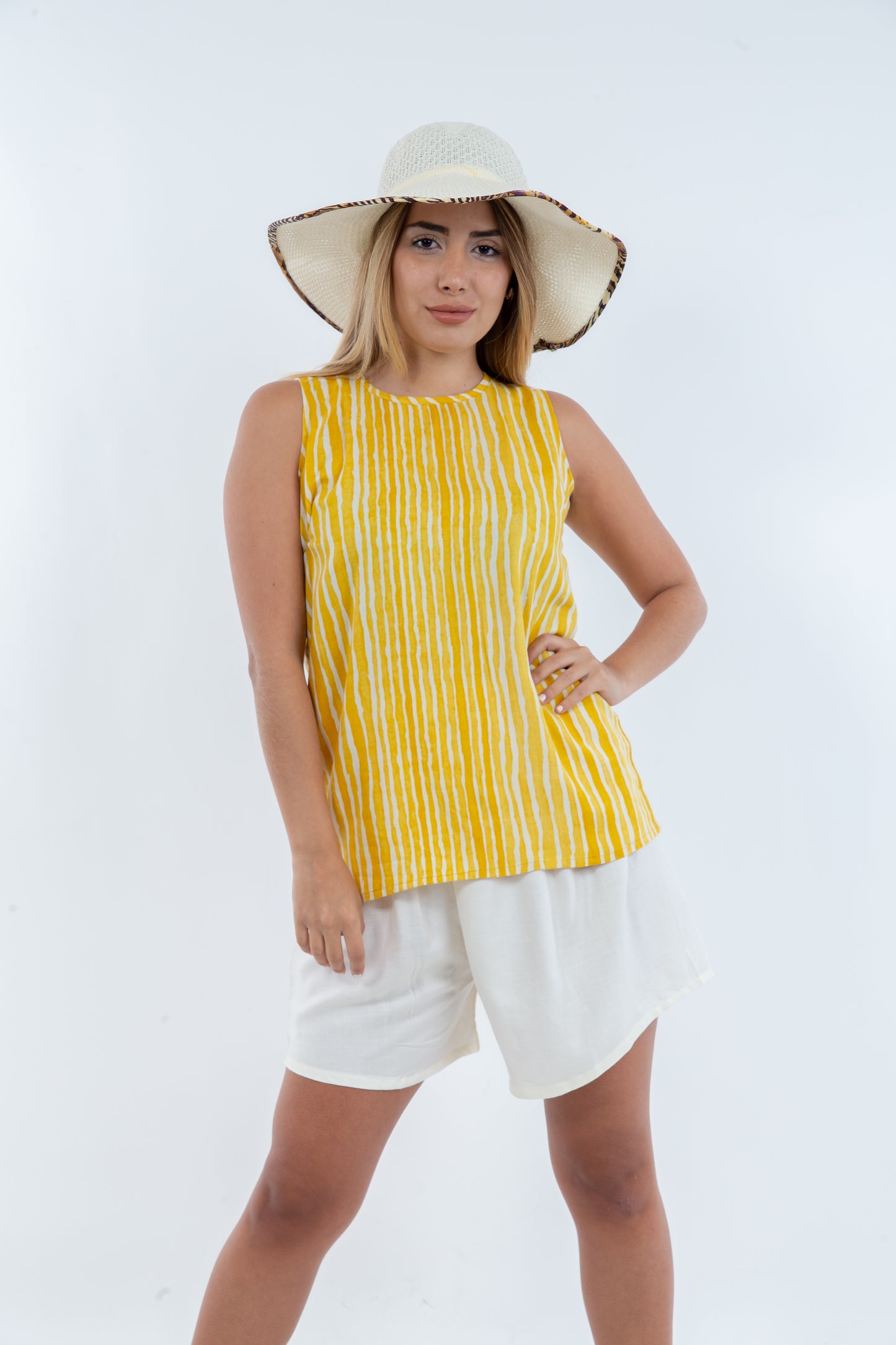 Top sin Mangas Amarillo con Rayas Blancas - Estilo Veraniego en Algodón y Muselina