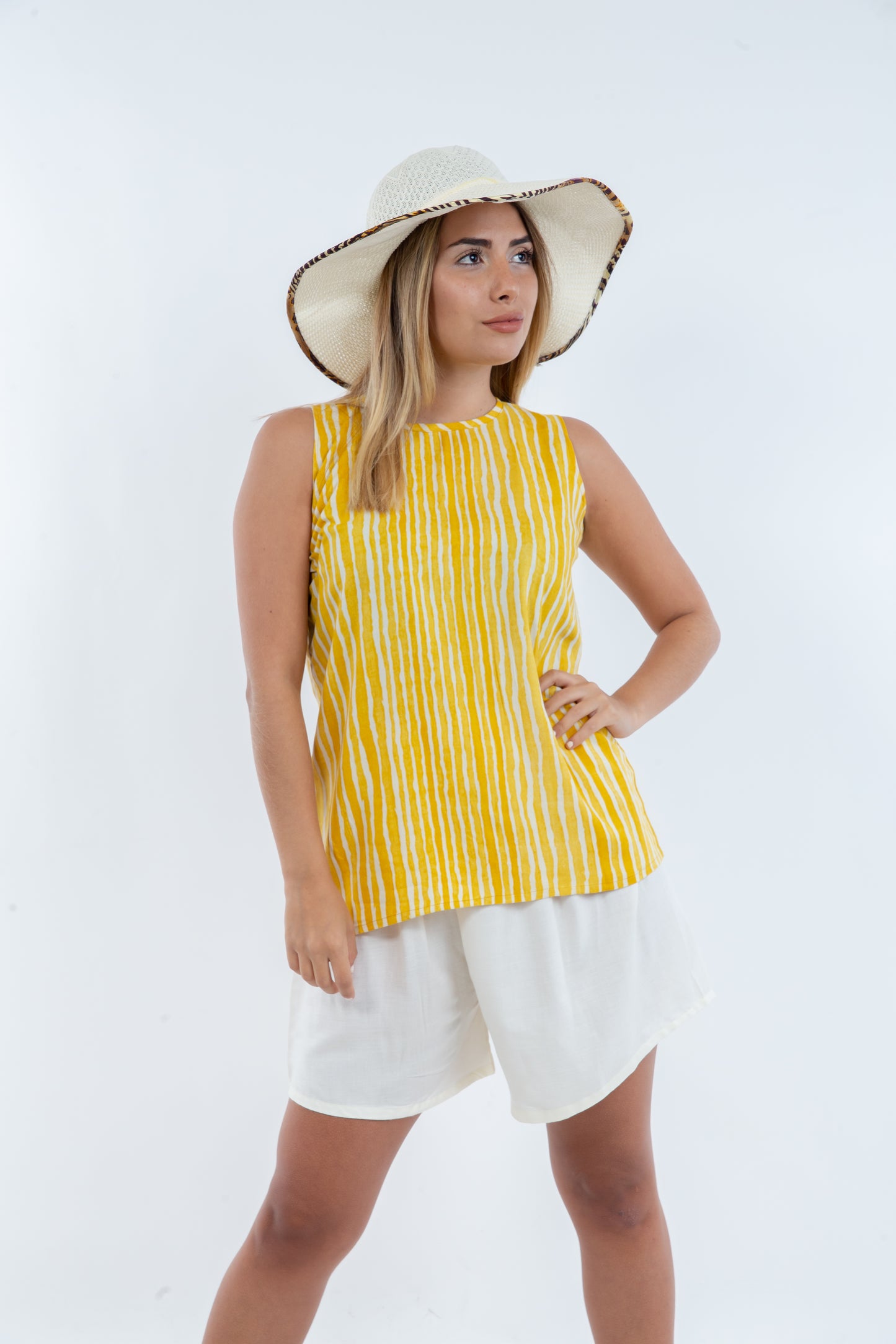Top sin Mangas Amarillo con Rayas Blancas - Estilo Veraniego en Algodón y Muselina