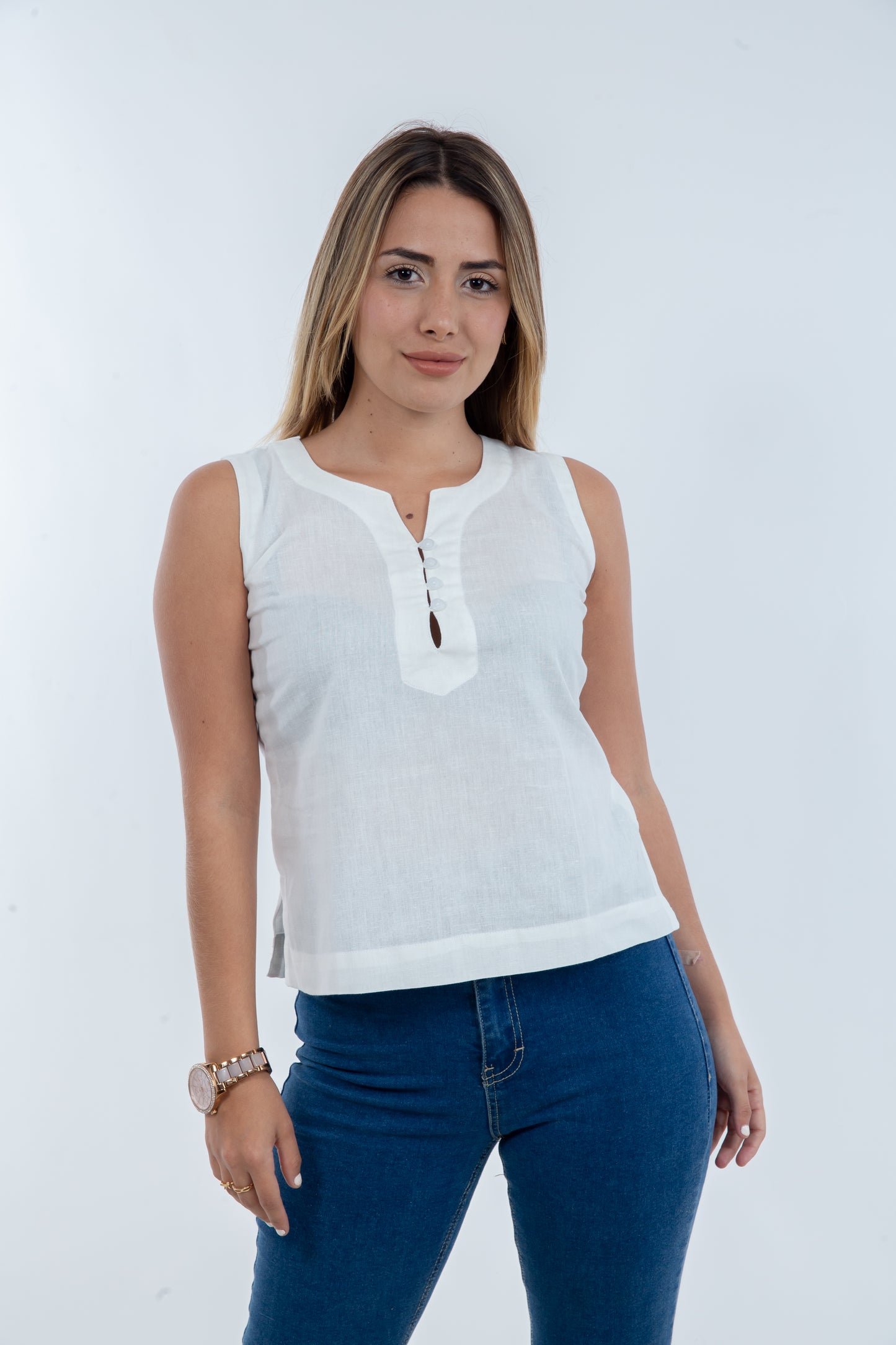 Top sin Mangas de Manga Corta en Blanco - Elegancia Versátil en Lino y Muselina