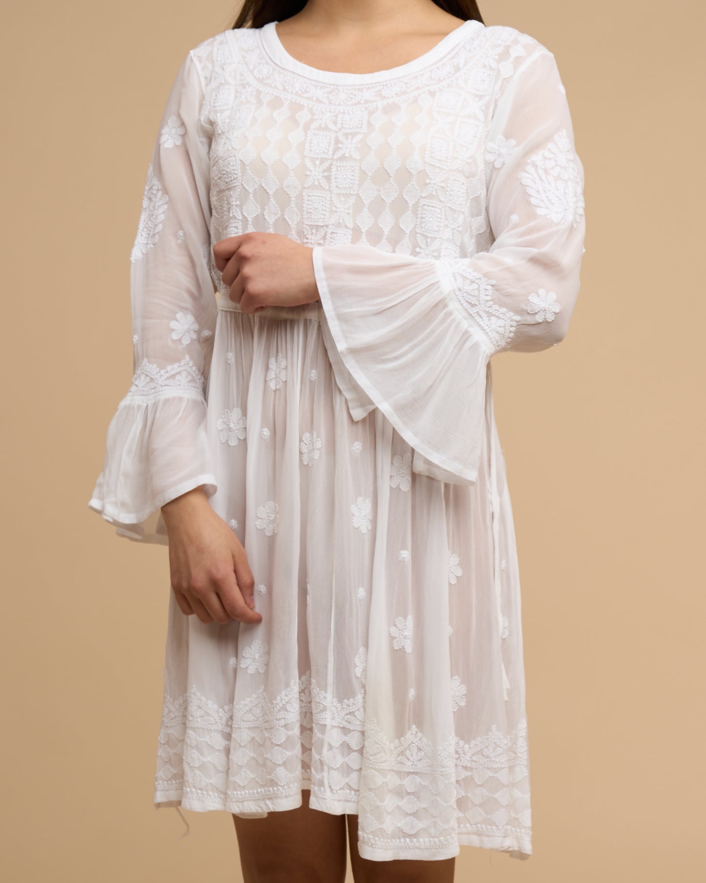 Vestido blanco - Modo playa con Chikankari