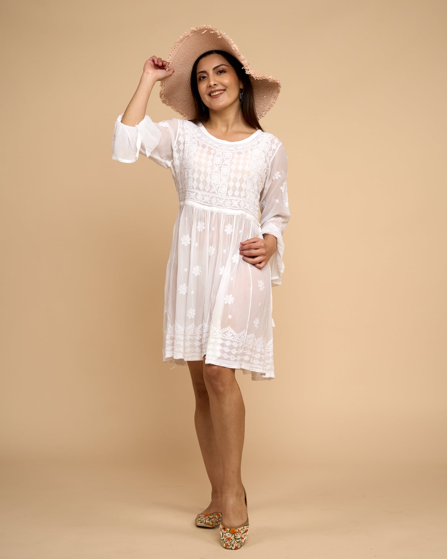 Vestido blanco - Modo playa con Chikankari