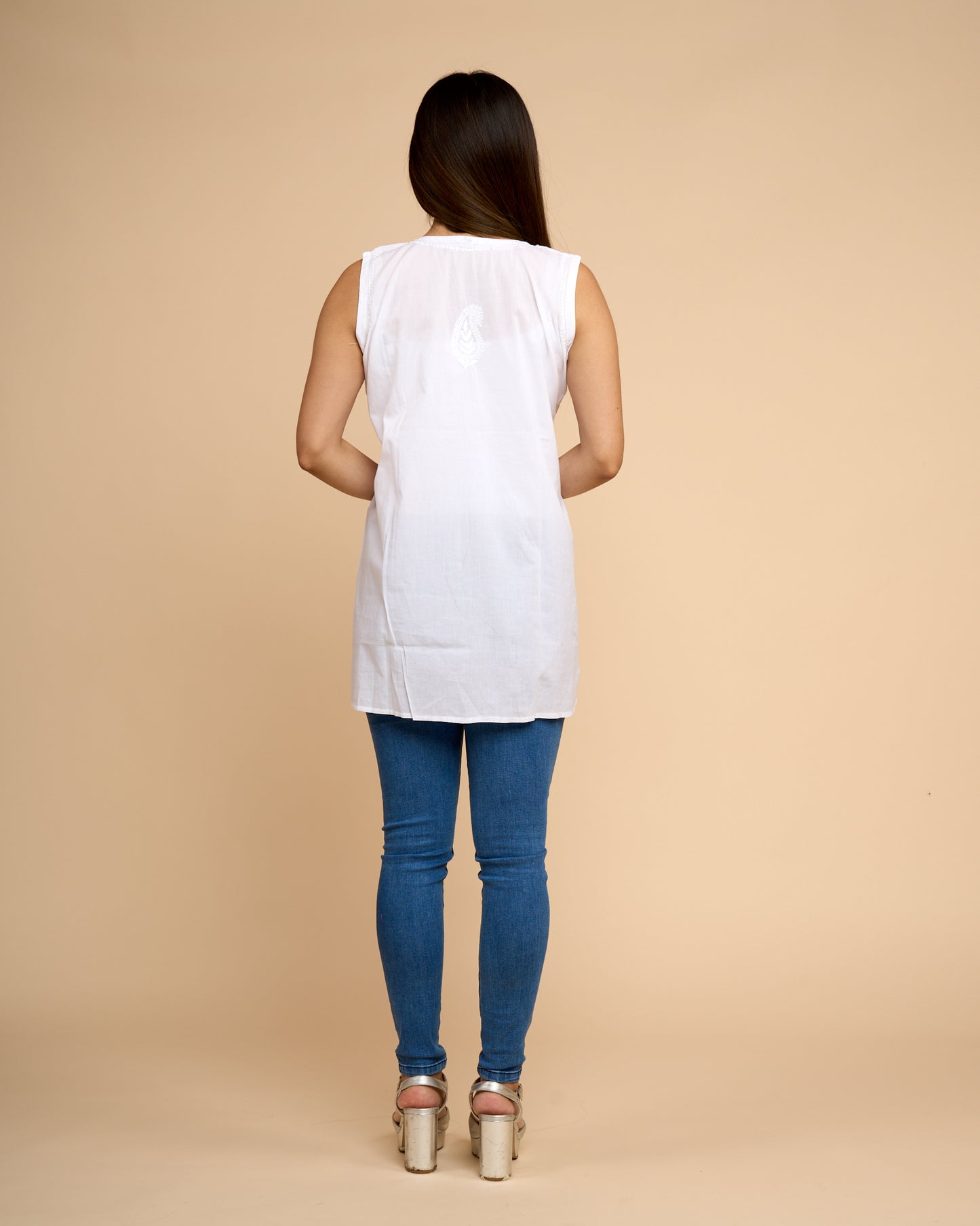 Blusa sin mangas - Blanco Bordado con abertura frontal