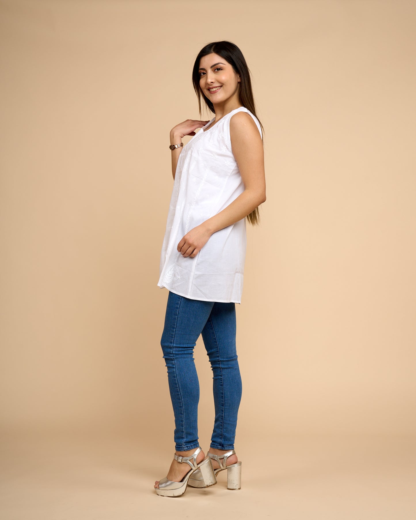Blusa sin mangas - Blanco Bordado con abertura frontal