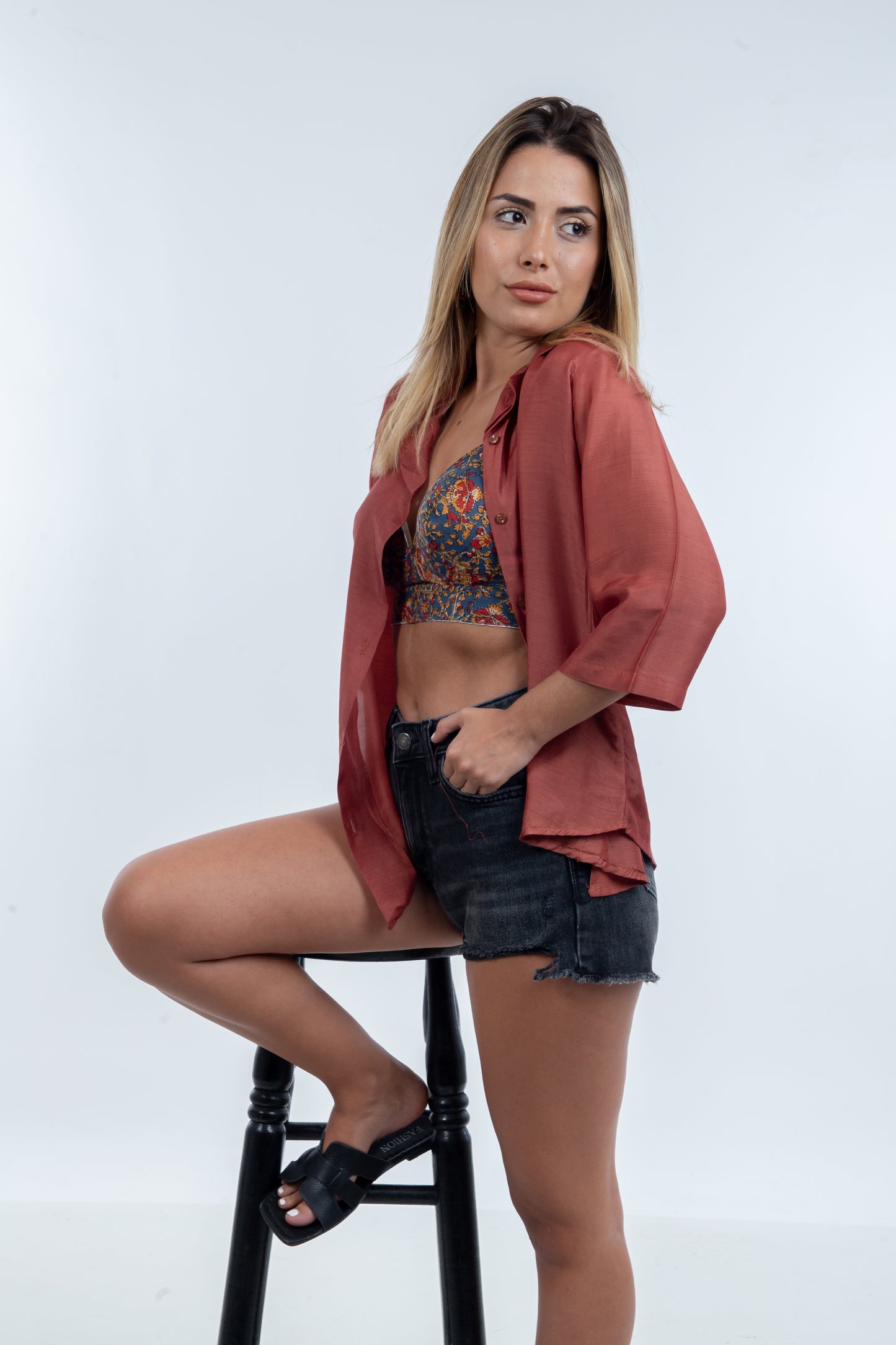 Combo Bralette y Camisa Oversized - Estampado Ajrakh en Azul y Camisa Marrón